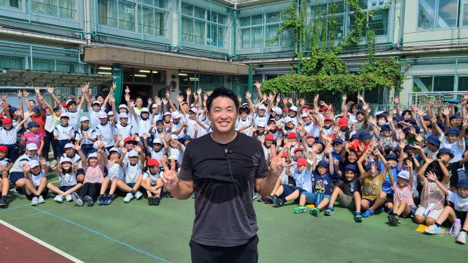 元メジャー･五十嵐亮太さんの明るく楽しい体育授業！児童の笑顔が弾けました