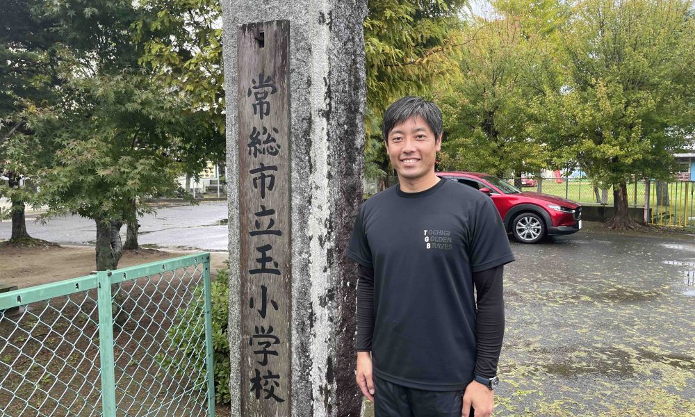 元プロ野球選手・寺内崇幸さんによる、バドミントンのラケットを使った授業