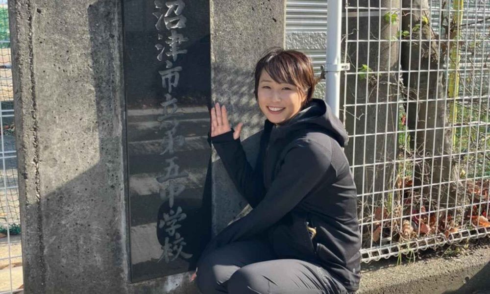 ソフトボール元日本代表ピッチャー・山根佐由里さんによる、ボールの投げ方やプロの球の速さを体験出来る体育授業！