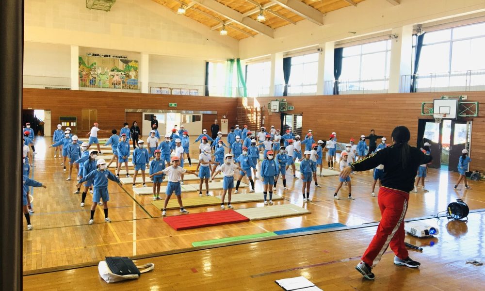 「やる前からあきらめない」体操オリンピアン・大島杏子さんの特別体育授業