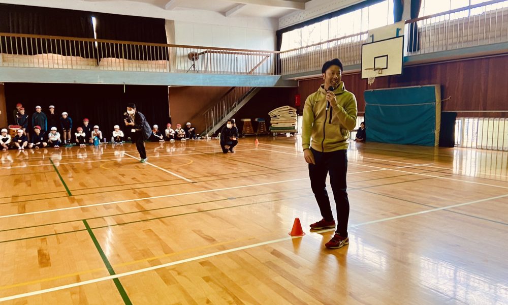 元・広島東洋カープ投手小松剛さん初のアスリーチ授業！子どもたちと『チームワークの重要性』を楽しく学びました