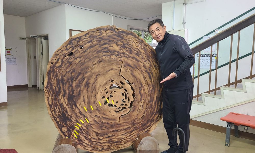 世界遺産の島・屋久島の緑豊かな八幡小学校で元プロサッカー選手・中払大介さんが熱血サッカー授業！