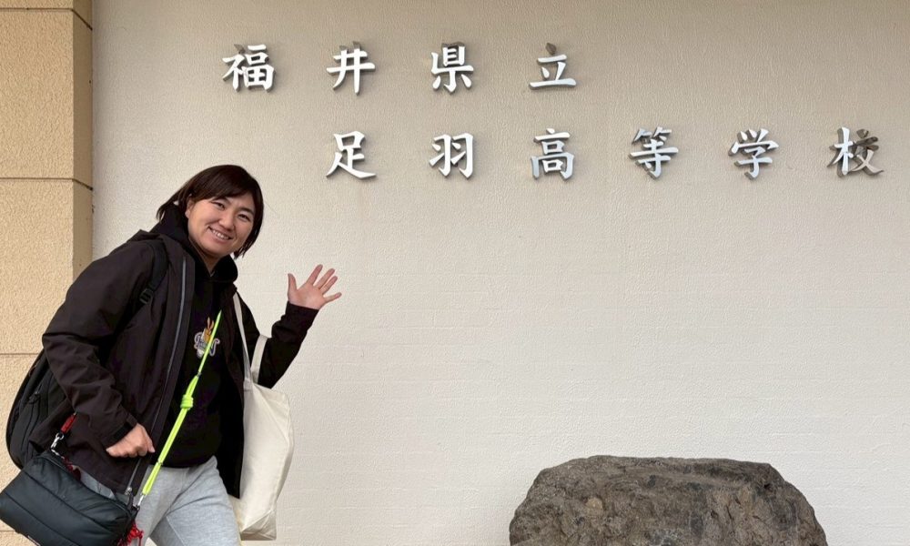 元女子プロ野球選手・小西美加さんによるスポーツ専攻の選手たちへの特別授業