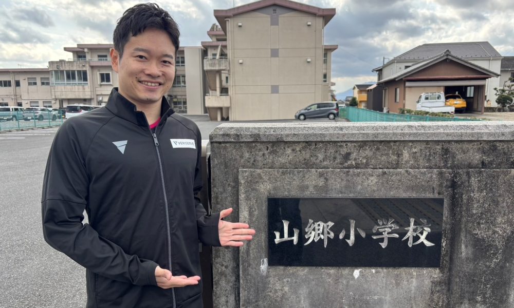 パラアスリート卓球選手の岩渕幸洋さんから、卓球を通じてチャレンジすることの大切さを学ぶ体育授業