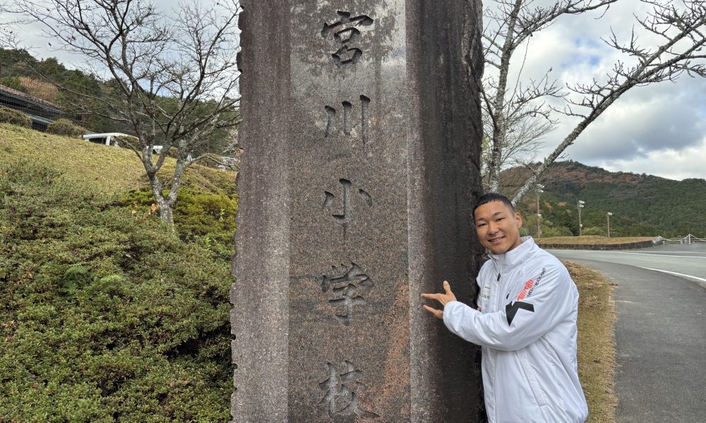 パラアスリート陸上選手の池田樹生さんが多様性と可能性を考える事を伝え、陸上のトレーニングを楽しく体験した授業