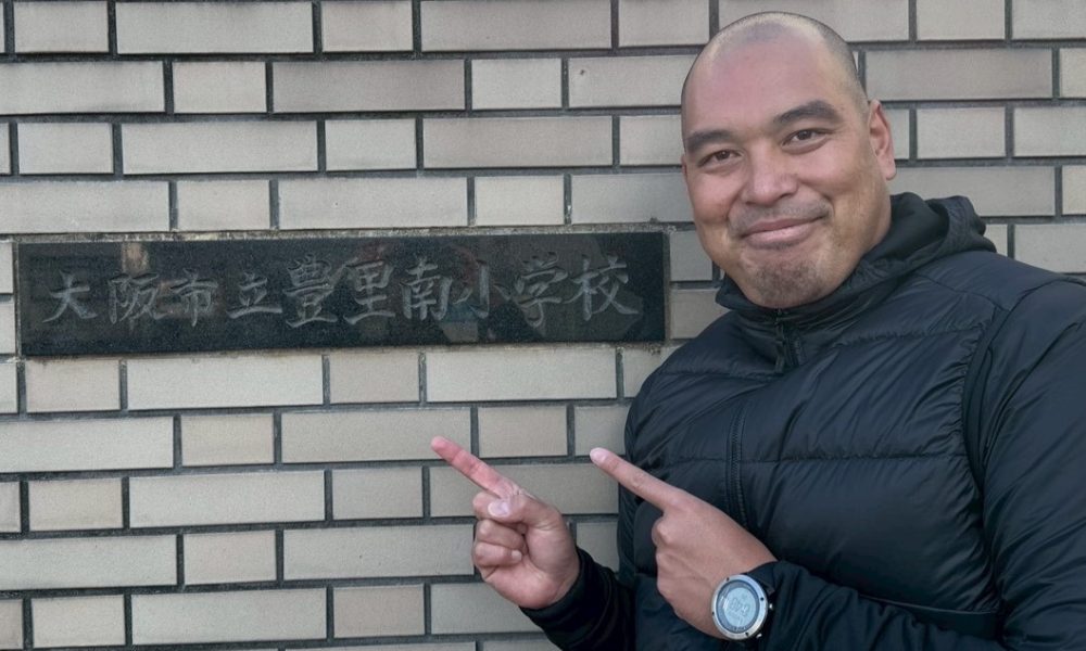 元プロサッカー選手・紀氏隆秀選手から、夢と感謝の気持ちの重要性を学ぶ体育授業！