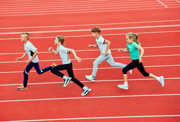 【100m走データ】スポーツを習っている子は足が速い