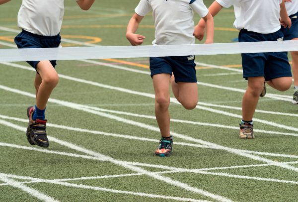 小学生男子・女子別100メートル走の平均タイム