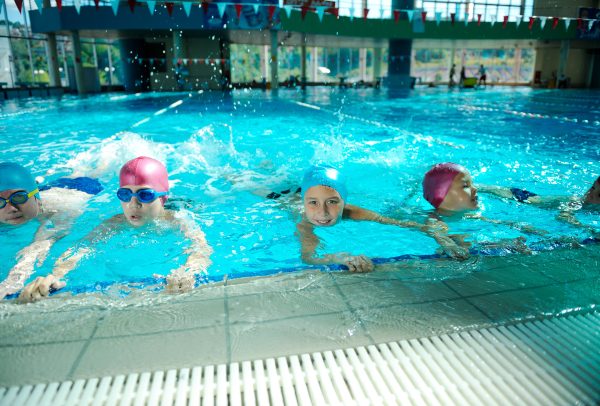 子どもの特徴に合わせて楽しく水泳をはじめよう