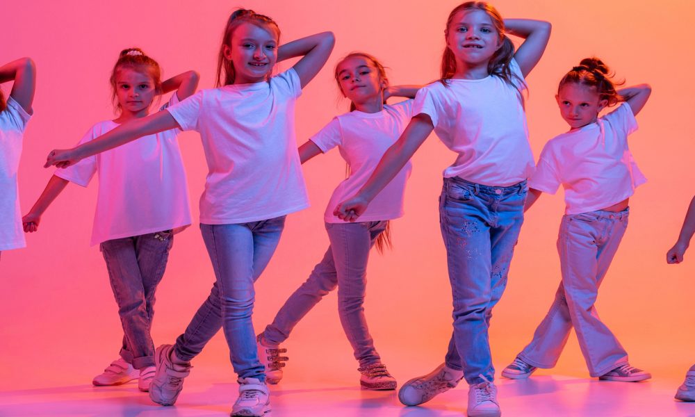 KPOPが人気！大人にも子どもにもおすすめ！KPOPを短期間でマスターするダンスの習得方法！