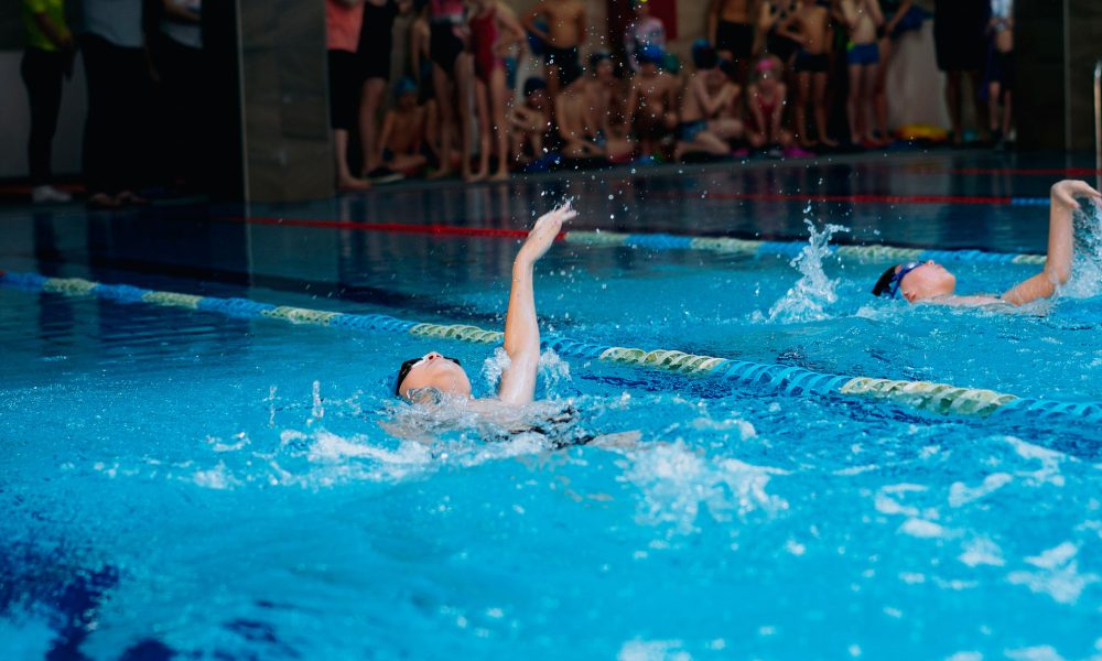 【水泳】25m・50mの背泳ぎ平均タイムは？小学生・中学生の距離別水泳資格級を紹介