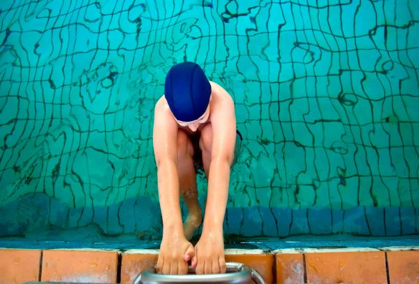 25m・50mの背泳ぎ平均タイムは？小学生・中学生の距離別水泳資格級を紹介