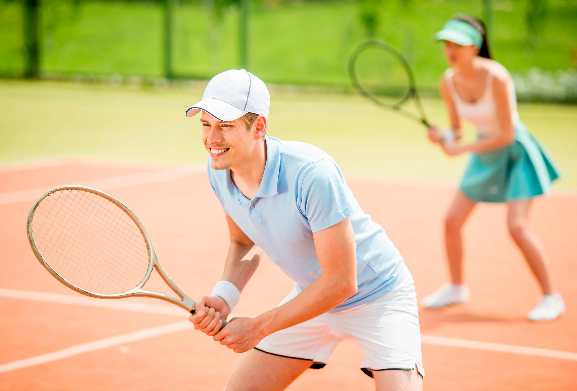 テニスのシングルスとダブルスの違いは？違いとルールをご紹介 DCマガジン