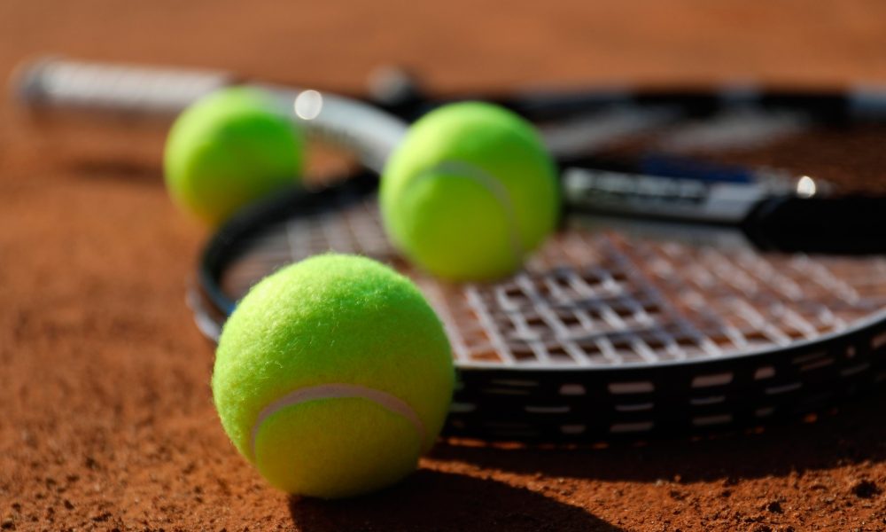 小学生ではじめるなら硬式テニスと軟式テニスどちらが良いの？違いと特徴をご紹介