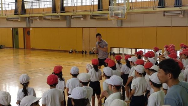 現役ラグビー選手に教わる「子どもラグビー教室」の体験談と魅力をご紹介