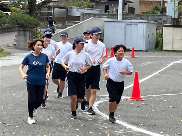 元マラソン日本代表選手とトライアスロン選手が小学生に長距離走の走り方を指導！（仮）