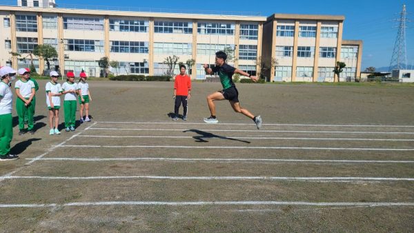 小学生が「現役」スポーツ選手からスポーツを学ぶ授業！個人指導も受けられる！